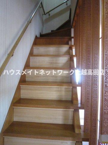 大貫１丁目店舗兼貸家のその他|手摺付階段