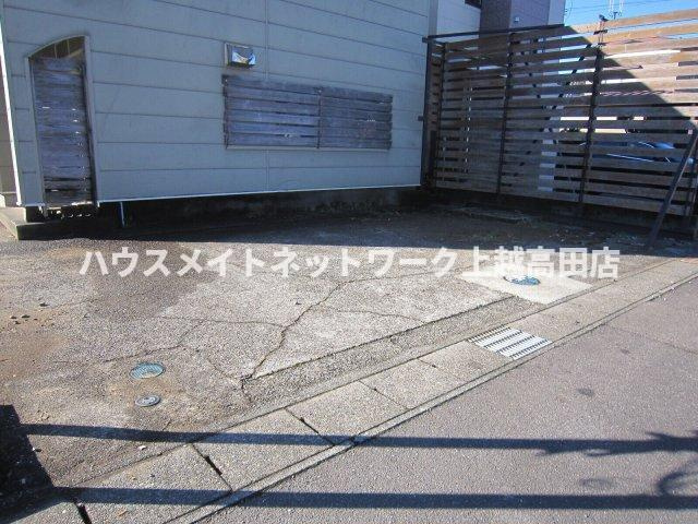 大貫１丁目店舗兼貸家の駐車場|駐車場 （普通車３台が駐車可能）
