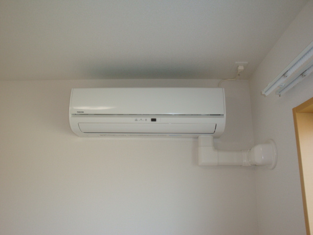 オアシスの設備|北側洋室エアコン