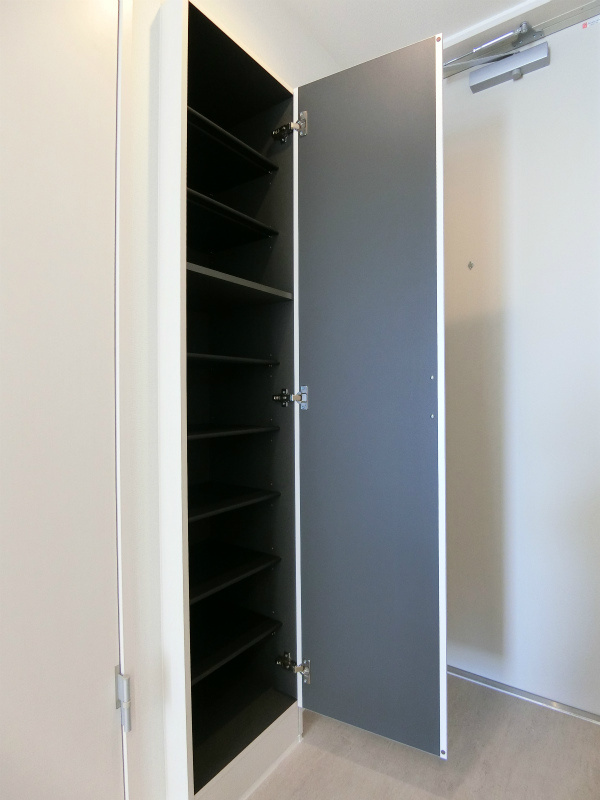 リブリ・Casa荒子の玄関