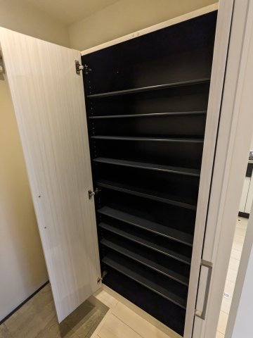 フォーラムエスの玄関|シューズボックス