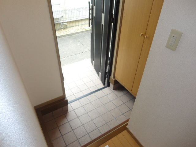 シャリテ馬見の玄関