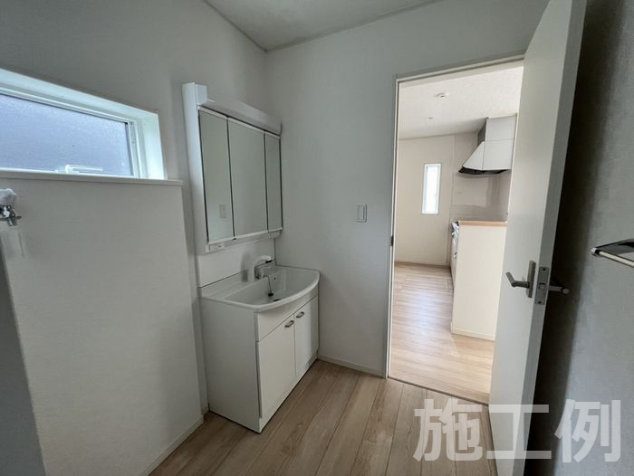 小田原市永塚新築戸建て　第4-2号棟の独立洗面台|独立洗面化粧台が付いています