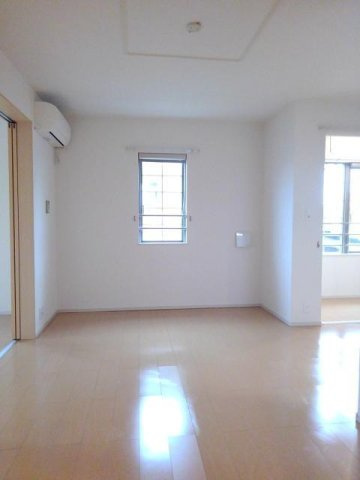 サニー　ヴィレッジの居間・リビング|ゆったりとしたリビングです