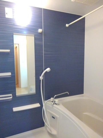 サニー　ヴィレッジの浴室|日々の疲れを癒すお風呂付です