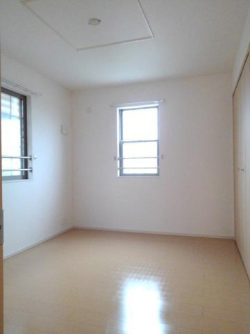 サニー　ヴィレッジの内装|明るい室内です