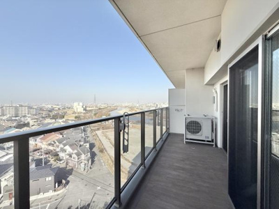 【バルコニー】 | サンメゾン堺浅香駅前 | 物干しセットを追加すれば、一度にたくさんのお洗濯物が干せるのが魅力！