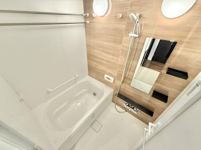 【浴室】 | サンメゾン堺浅香駅前 | アクセントパネルで落ち着きのある雰囲気を演出♪毎日の疲れを癒やすバスタイムを。