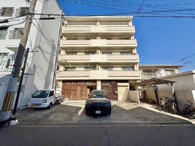 【外観】 | 湊マンション | 南海本線「湊」駅が徒歩3分。通勤にも外出にもアクセス良好。家族でおでかけすることも増えそうですね♪