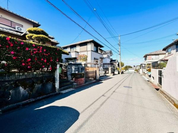 【前面道路含む現地写真】