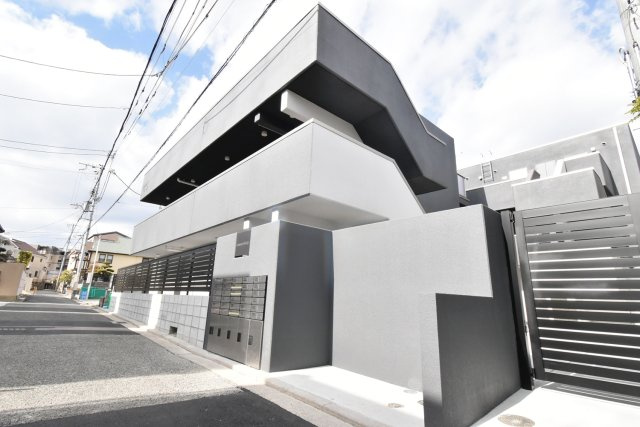 Lustore西宮北口2号棟の外観