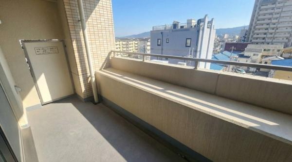【バルコニー】 | シャルマンフジ鴻池新田グランフォーラム | ※AIにて荷物の消去加工をしております。