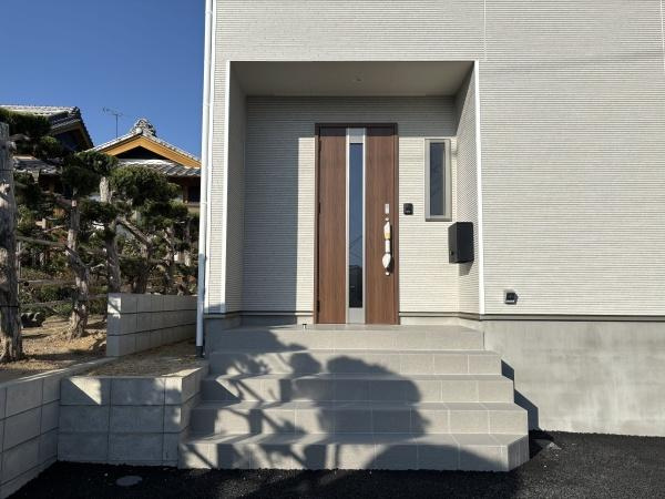 岡崎市上地町第7　全2棟・1号棟の玄関|訪れる人を心地よく迎え入れます。