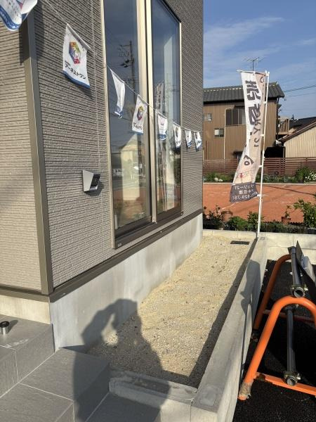 高浜市向山町第6　全3棟・3号棟の庭|草花で飾れるお庭。