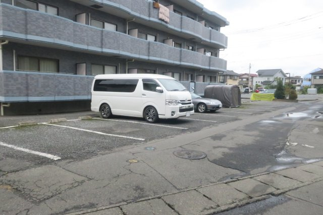 ラ・セゾンソレイユの駐車場