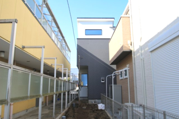 国分寺市本多３丁目１期の外観|2階にリビングを設置することで道路や外からの視線が届きにくい、プライバシー性の高いリビングでゆっくりと寛ぐことができます。