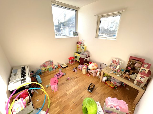 住み心地まで デザインされた家　熊本県熊本市北区高平の洋室|2階洋室。遊びも学びも伸びる、自由に使える一室。