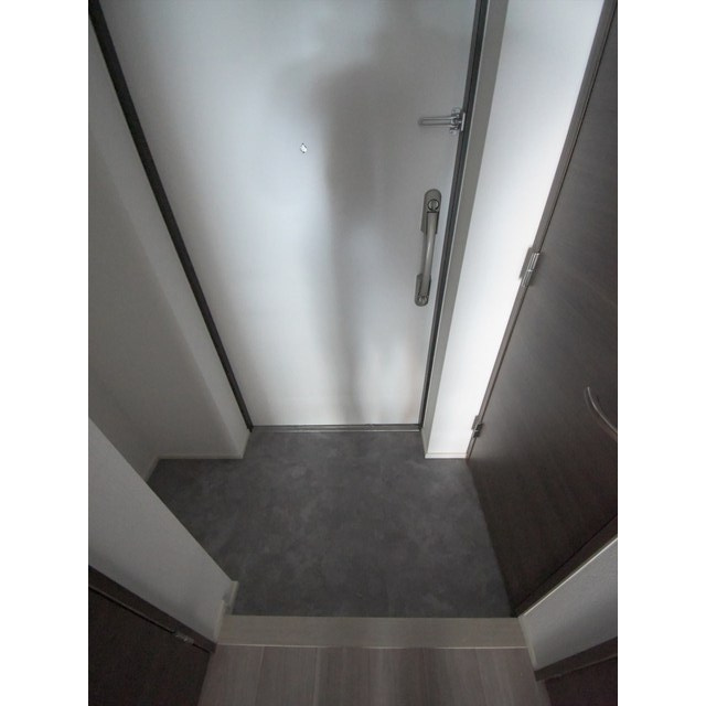 プライムガーデン若木の玄関