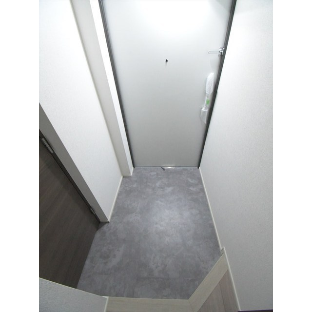 プライムガーデン若木の玄関