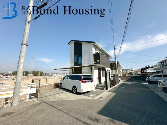 生活利便施設充実　伊川谷町有瀬　中古戸建の前面道路含む現地写真