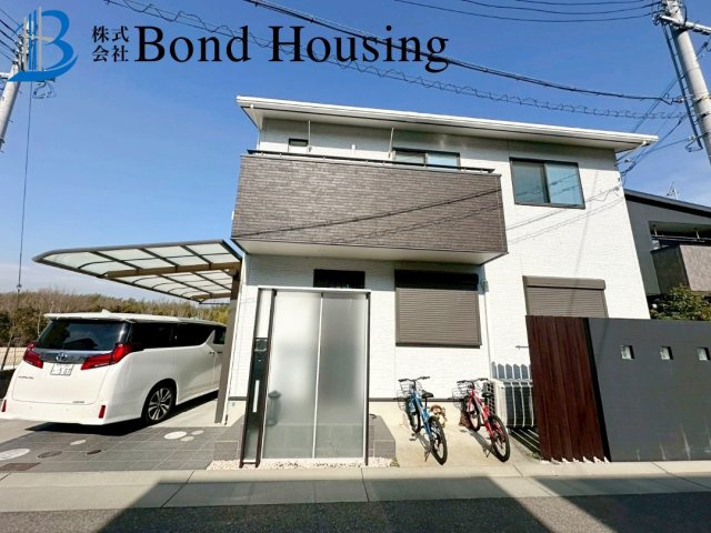 生活利便施設充実　伊川谷町有瀬　中古戸建の前面道路含む現地写真