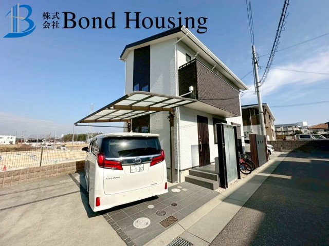 生活利便施設充実　伊川谷町有瀬　中古戸建の前面道路含む現地写真