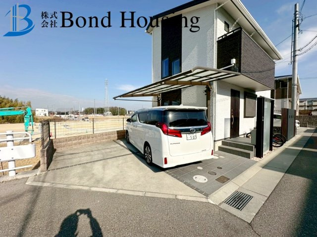 生活利便施設充実　伊川谷町有瀬　中古戸建の駐車場