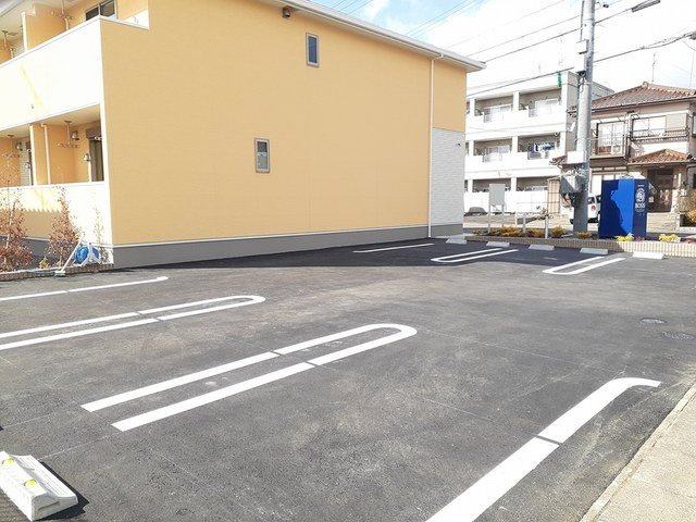 アルカンシェルⅡの駐車場