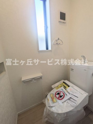 【トイレ】 | 浜松市浜名区細江町中川 3期 新築一戸建て | １F2F同タイプのトイレがあります