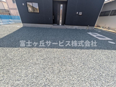 【駐車場】 | 浜松市浜名区細江町中川 3期 新築一戸建て | ５台駐車可能です