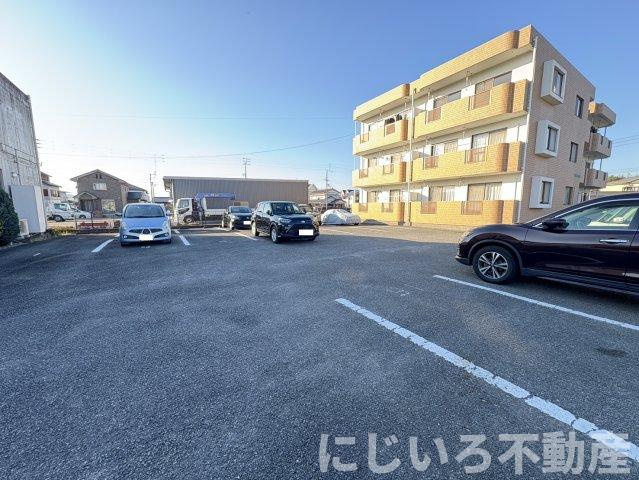 サンモール８８の駐車場