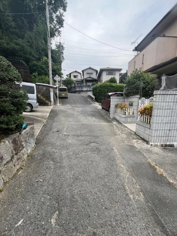 【前面道路含む現地写真】