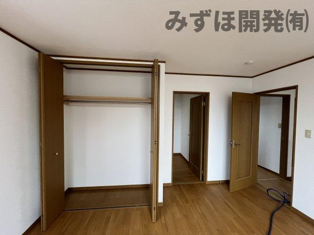 山形市千歳2丁目11-35の収納|2/28撮影　主寝室　クローゼット①
リフォーム完了