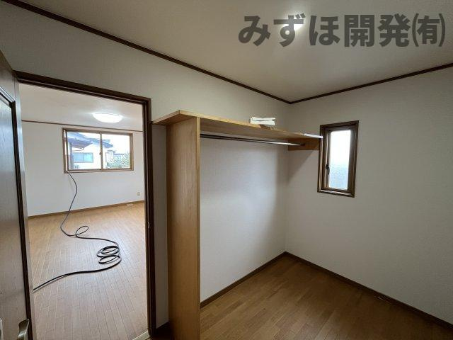 山形市千歳2丁目11-35の収納|主寝室　クローゼット②

