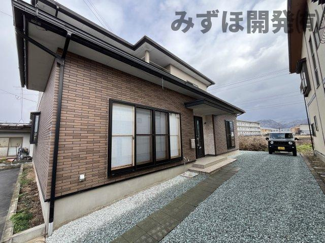 山形市千歳2丁目11-35の駐車場|玄関前のスペース