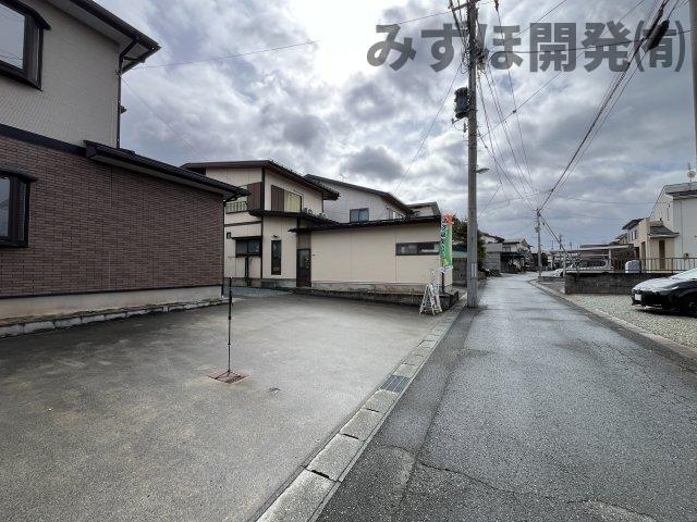 山形市千歳2丁目11-35の前面道路含む現地写真