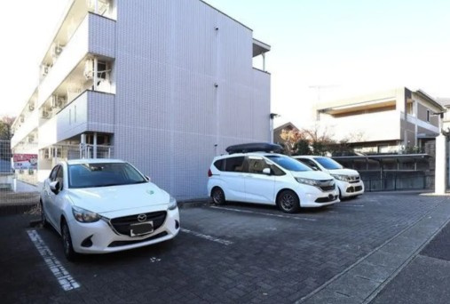 フォレストーン８８の駐車場