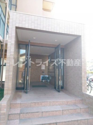 ウィズユー苅安賀のエントランス