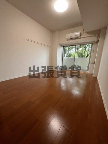 ルーエ白川公園の居間・リビング