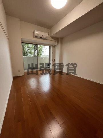 ルーエ白川公園の居間・リビング