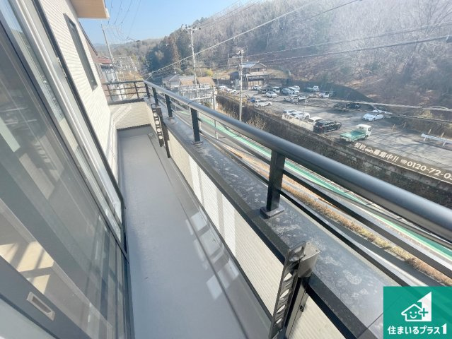 29日(土)30日(日)現地ご見学可能！川西市長尾町　限定1邸のバルコニー|ワイドバルコニーは洗濯物を干すスペースが広いのでご家族が多くても安心！