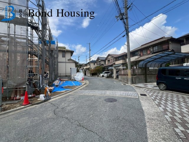 お車並列3台駐車可能・小中学校徒歩10分圏内　竹の台6期の駐車場