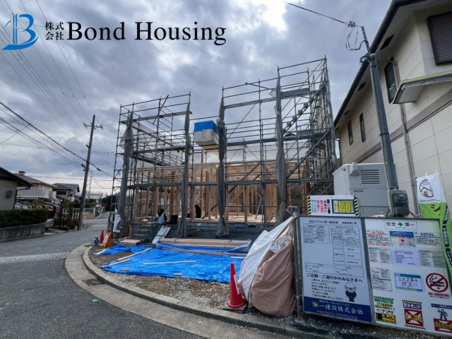 お車並列3台駐車可能・小中学校徒歩10分圏内　竹の台6期の前面道路含む現地写真