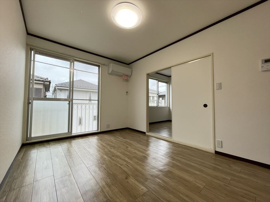 コンパクトで使いやすい洋室です