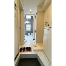 明るい色調の室内です