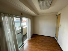 ゆったりした洋室です