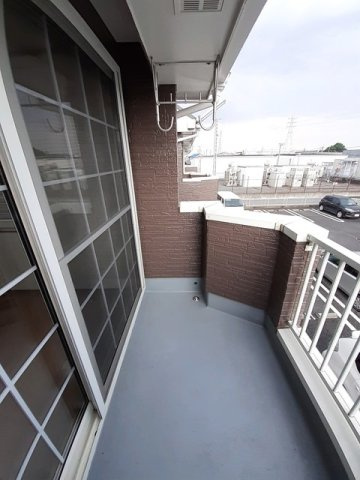 開放的で明るい空間を演出してくれるバルコニーです