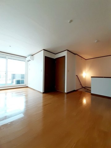 ゆったり過ごせる居間です