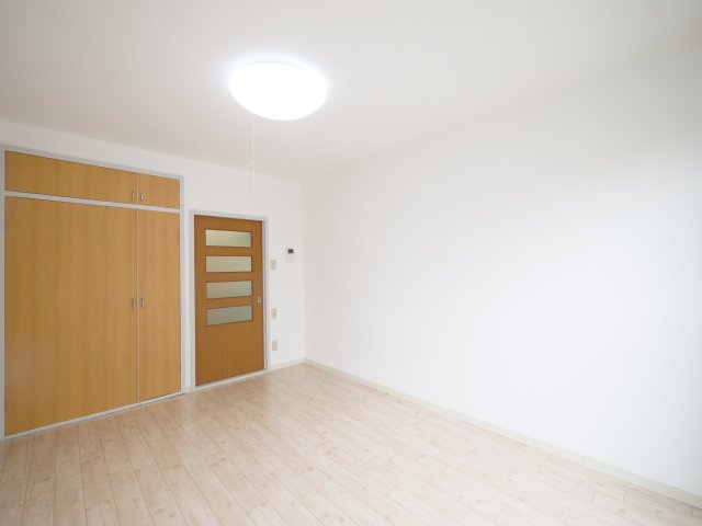 クイーンパレスの洋室|※写真は別の部屋のものです。