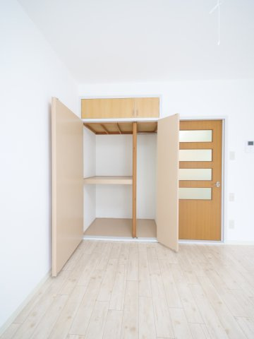 クイーンパレスの収納|※写真は別の部屋のものです。